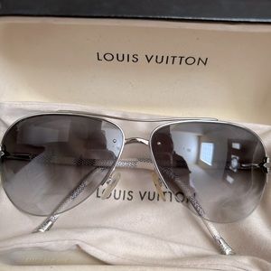 LOUIS VUITTON Aviator women’s sunglasses. Authentic